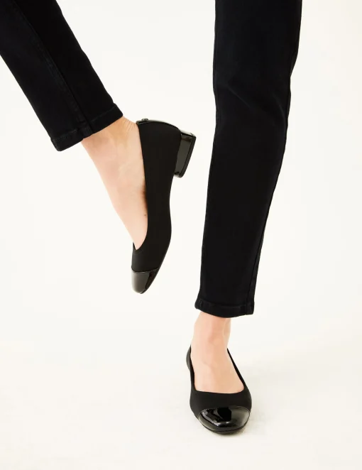 Discount Anne Klein Carlie Flat
